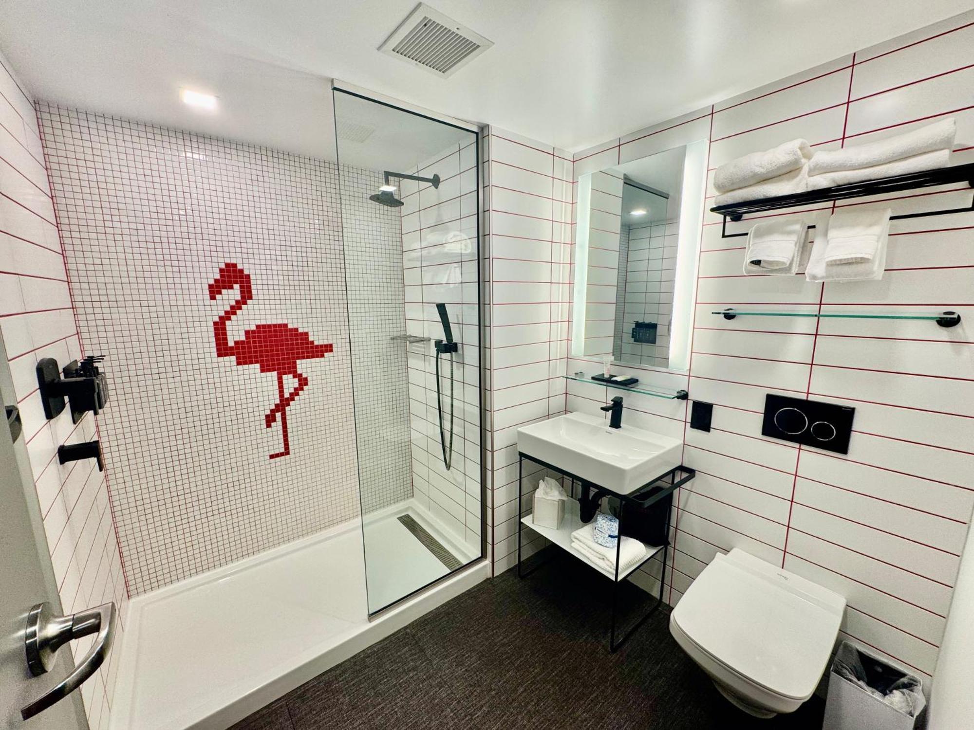 Habitación con cama grande